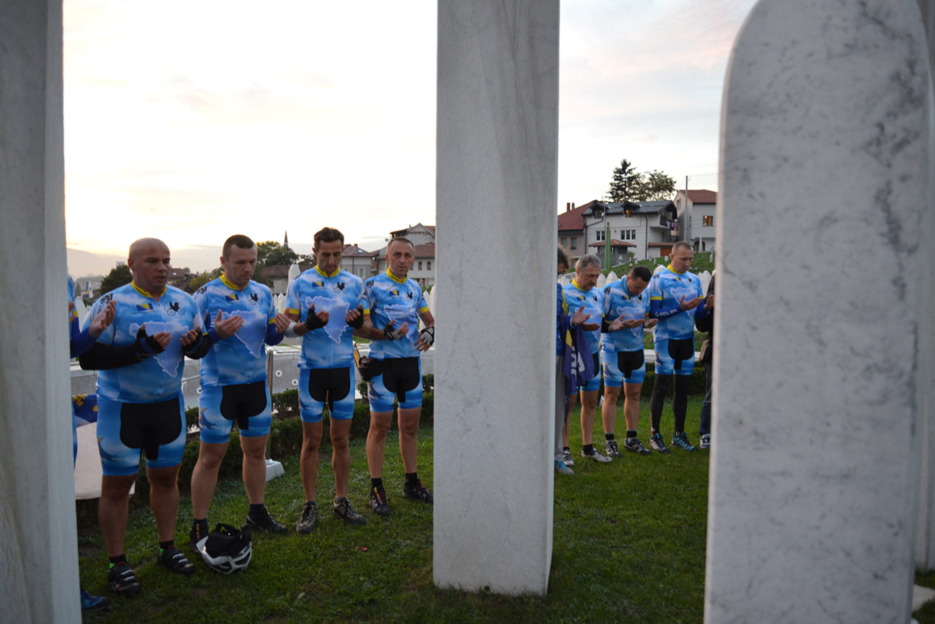 Biciklisti iz Bihaća stigli na mezar Alije Izetbegovića