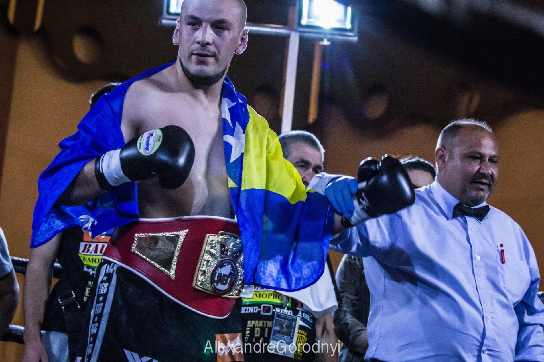 Sarajevski bokser Edin Puhalo prvak Evrope u UBF verziji