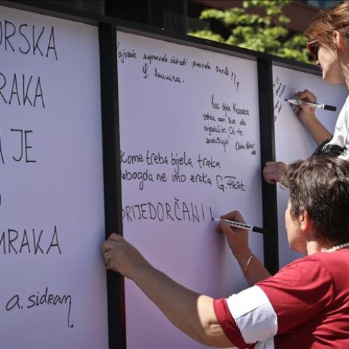 Sarajevo obilježilo 31. maj: Prijedorska bijela traka crnja je od svakog mraka (Foto)
