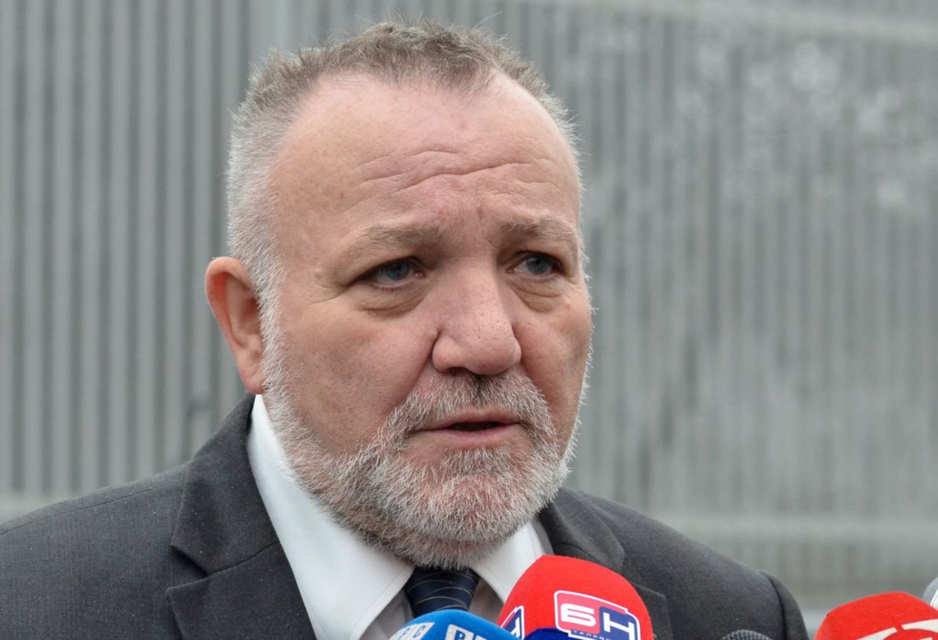 U Bijeljini pretučen advokat Duško Tomić: ‘Njima smeta zastava Bosne i Hercegovine’