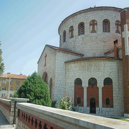 Primjeri Bajrakli džamije i crkve ‘Svetog preobraženja’ – Sarajevska lekcija Beogradu