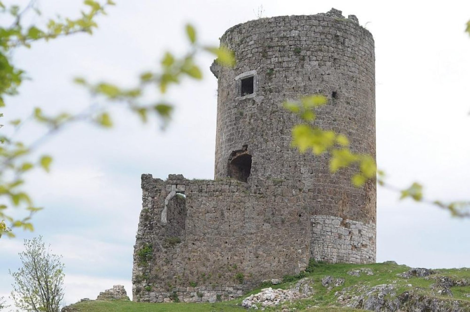 Bihać: Počela rekonstrukcija Starog grada Sokoca (FOTO)