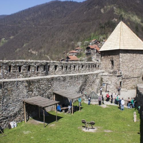 Održana manifestacija “Tragovima bosanskog kraljevstva na tvrđavi Vranduk”