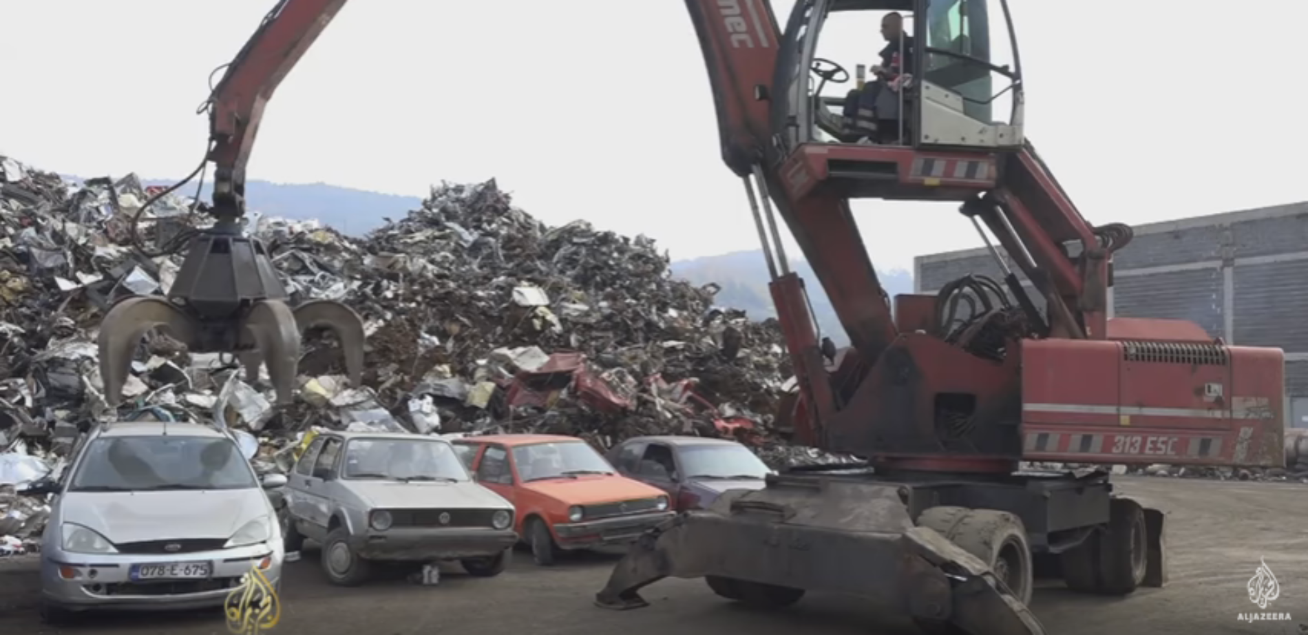 U Zenici uništavaju vozila kojima su teže prekršaje počinili višestruki povratnici (VIDEO)
