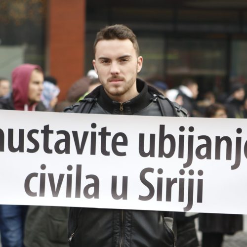 Poruke s mitinga podrške u Sarajevu: Zaustavite ubijanje djece u Siriji