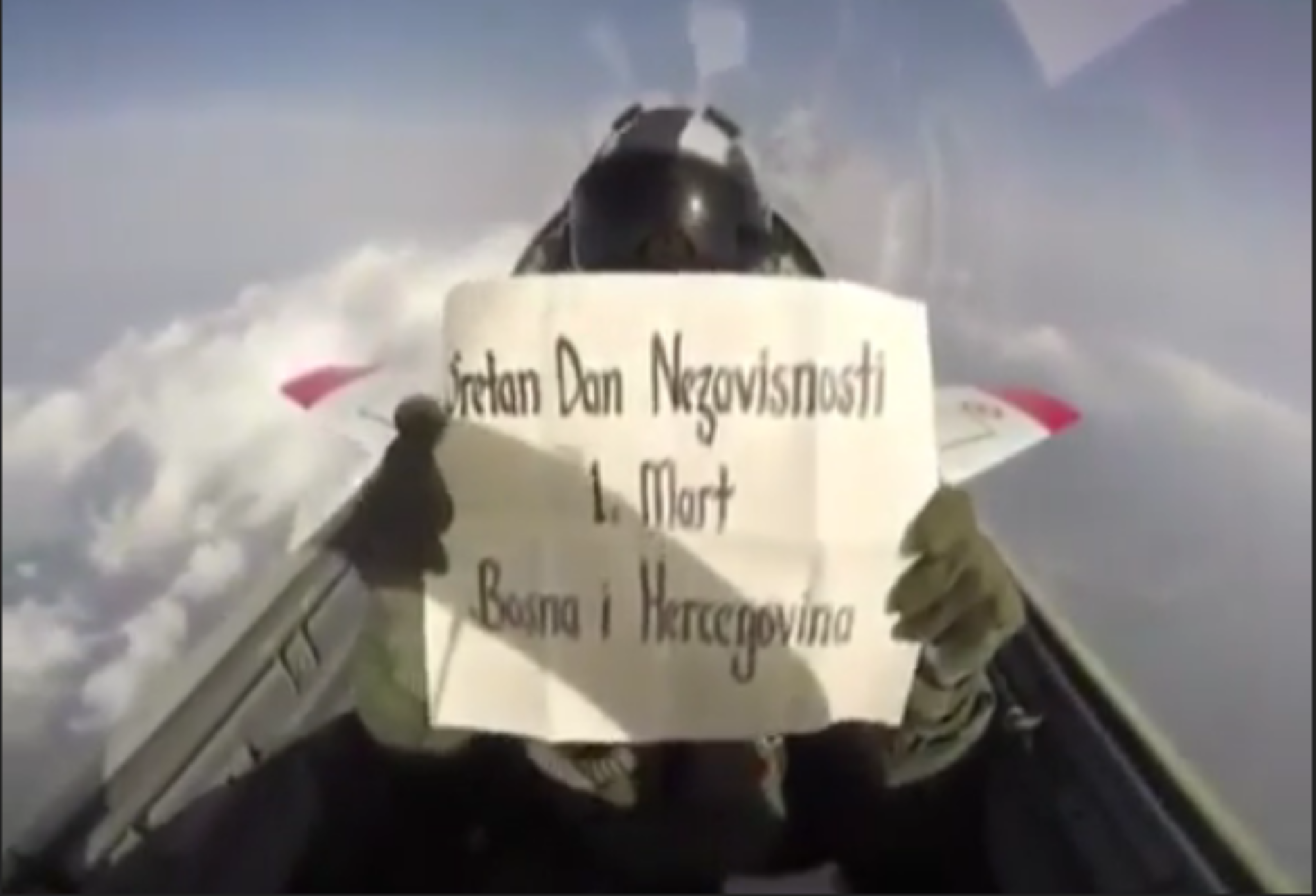Turski vojni pilot na jedinstven način čestitao Dan nezavisnosti Bosne i Hercegovine (VIDEO)