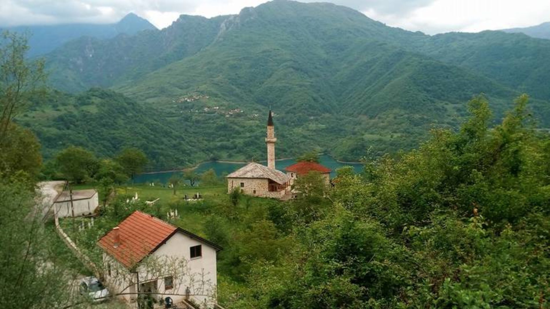 Jablanica: Cvitan, Anica i Jela ne brinu za prevoz na misu jer putuju sa imamom