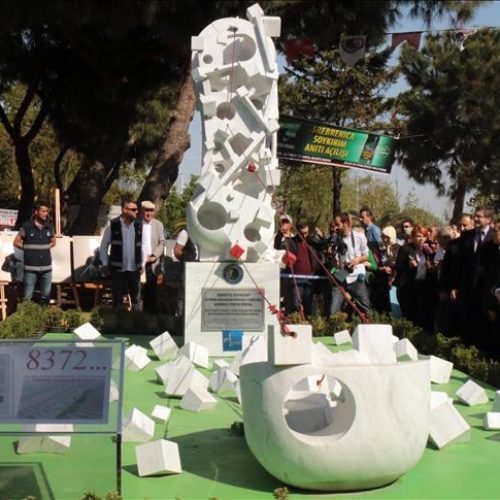 Na Trgu Kartal u Istanbulu otkriven Spomenik žrtvama genocida u Srebrenici