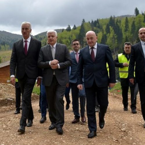 Otvoreno gradilište bosanske kompanije Euro-Asfalt u Crnoj Gori