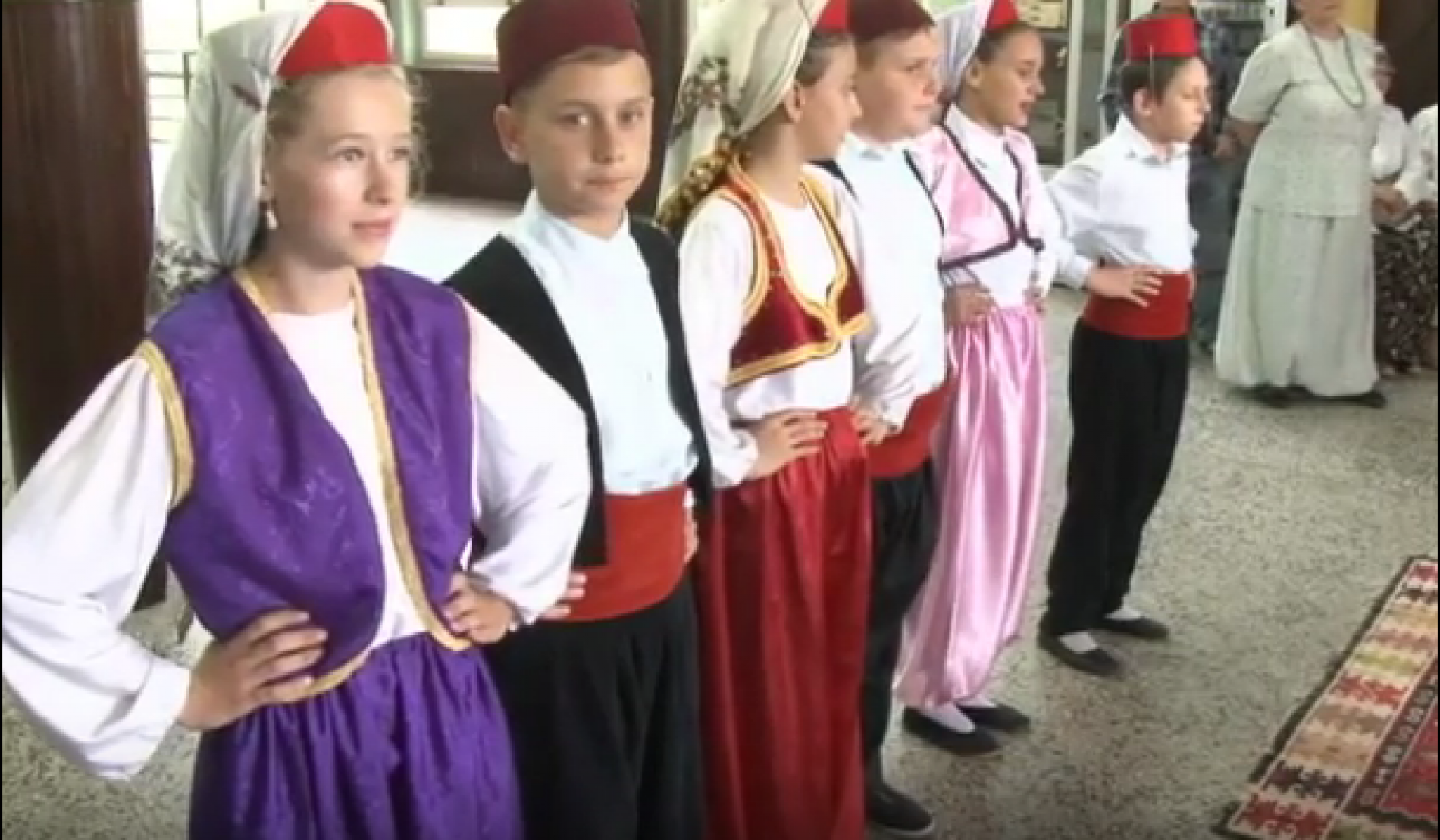 Tuzlanski osnovci oživljavaju bosansku tradiciju (VIDEO)