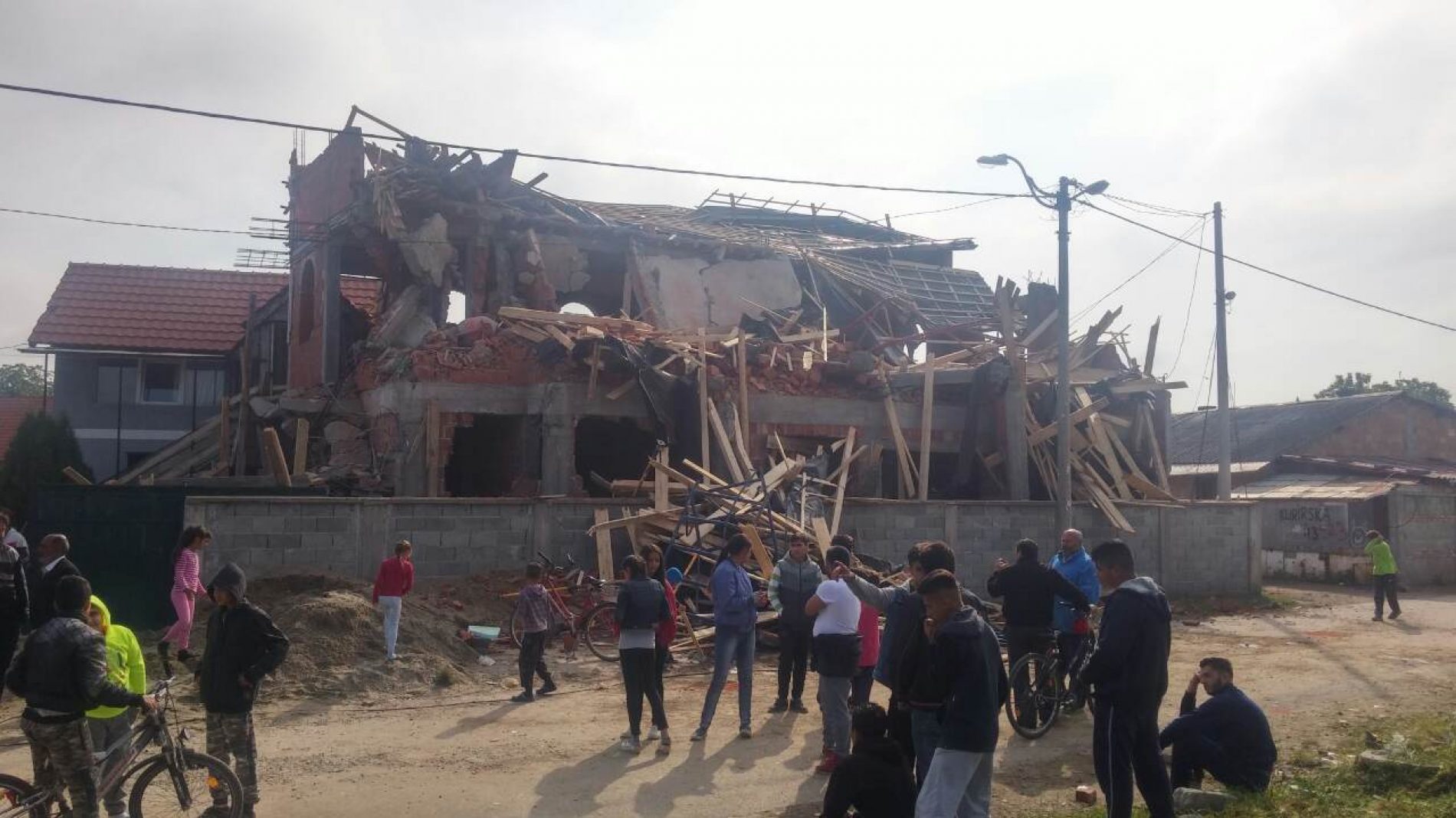 Predramazanski ‘poklon’ muslimanima: Vlasti Srbije tokom noći srušile džamiju u Zemunu