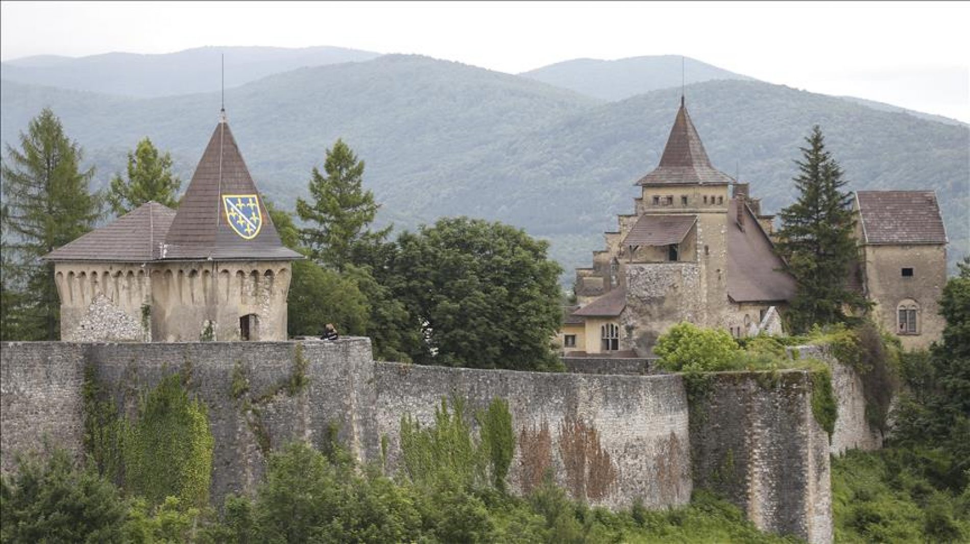 Cazin: Počinje sanacija Berksovog dvorca na Starom gradu Ostrožac i kuće Nurije Pozderca