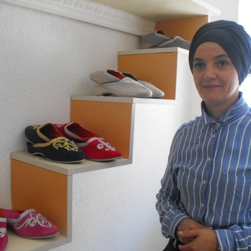 Bračni par Talić iz Sanskog Mosta: Izrađuju bosanske papuče koje svi rado kupuju