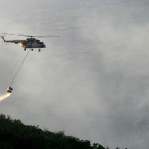 Angažovana tri helikoptera za gašenje požara na planini Čvrsnica