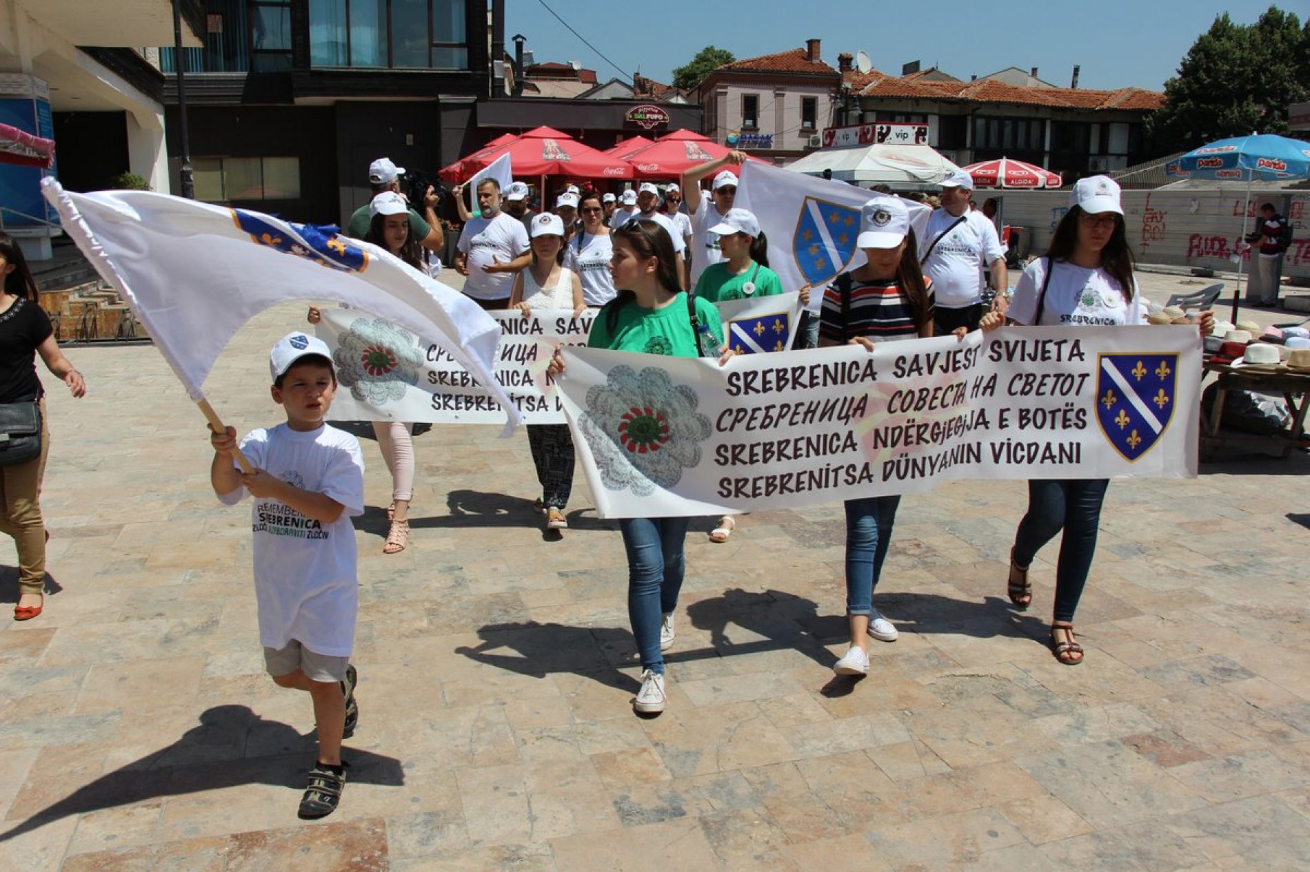 Sjećanje na genocid: Građani Skoplja poručili da nikada neće zaboraviti Srebrenicu