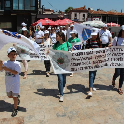 Sjećanje na genocid: Građani Skoplja poručili da nikada neće zaboraviti Srebrenicu