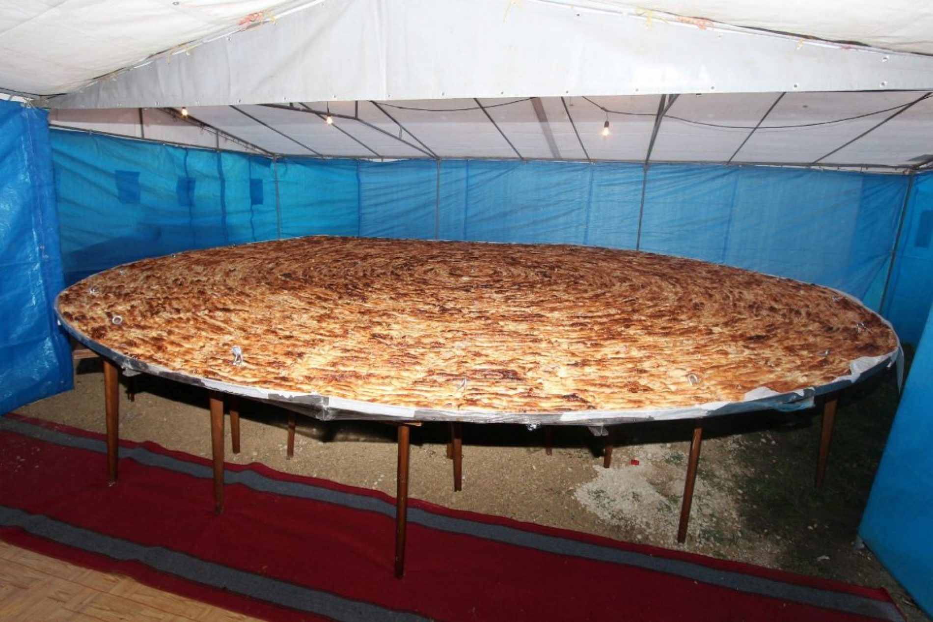U Tuzli napravljen burek od 650 kilograma i porcija s 1.500 ćevapa