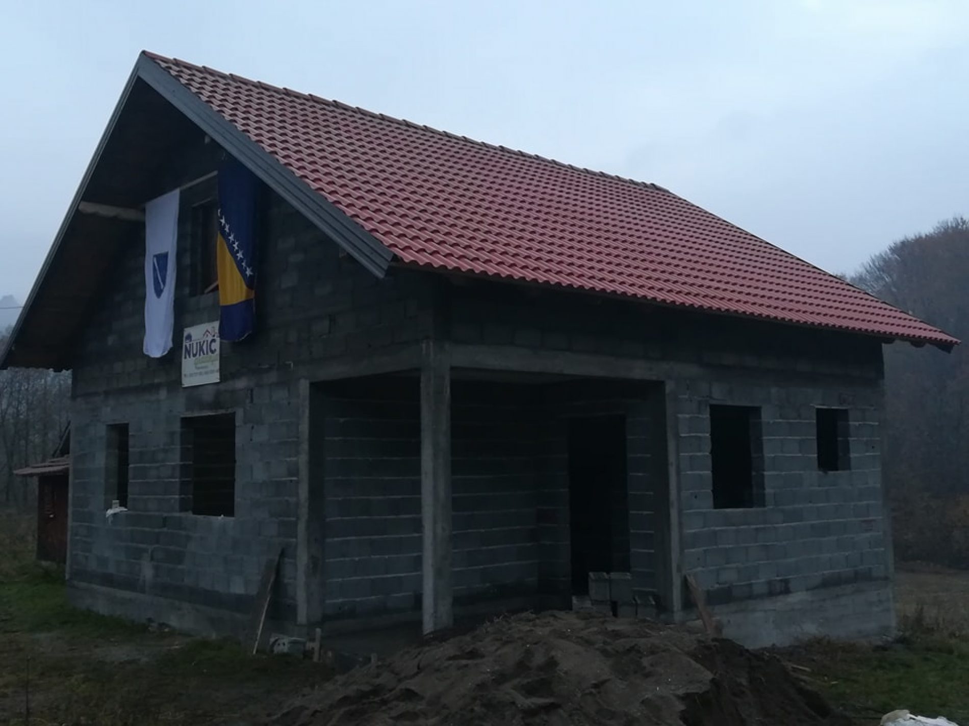Zvornik: Komšije napravile kuću majci Vasviji koja je ostala bez tri sina u ratu