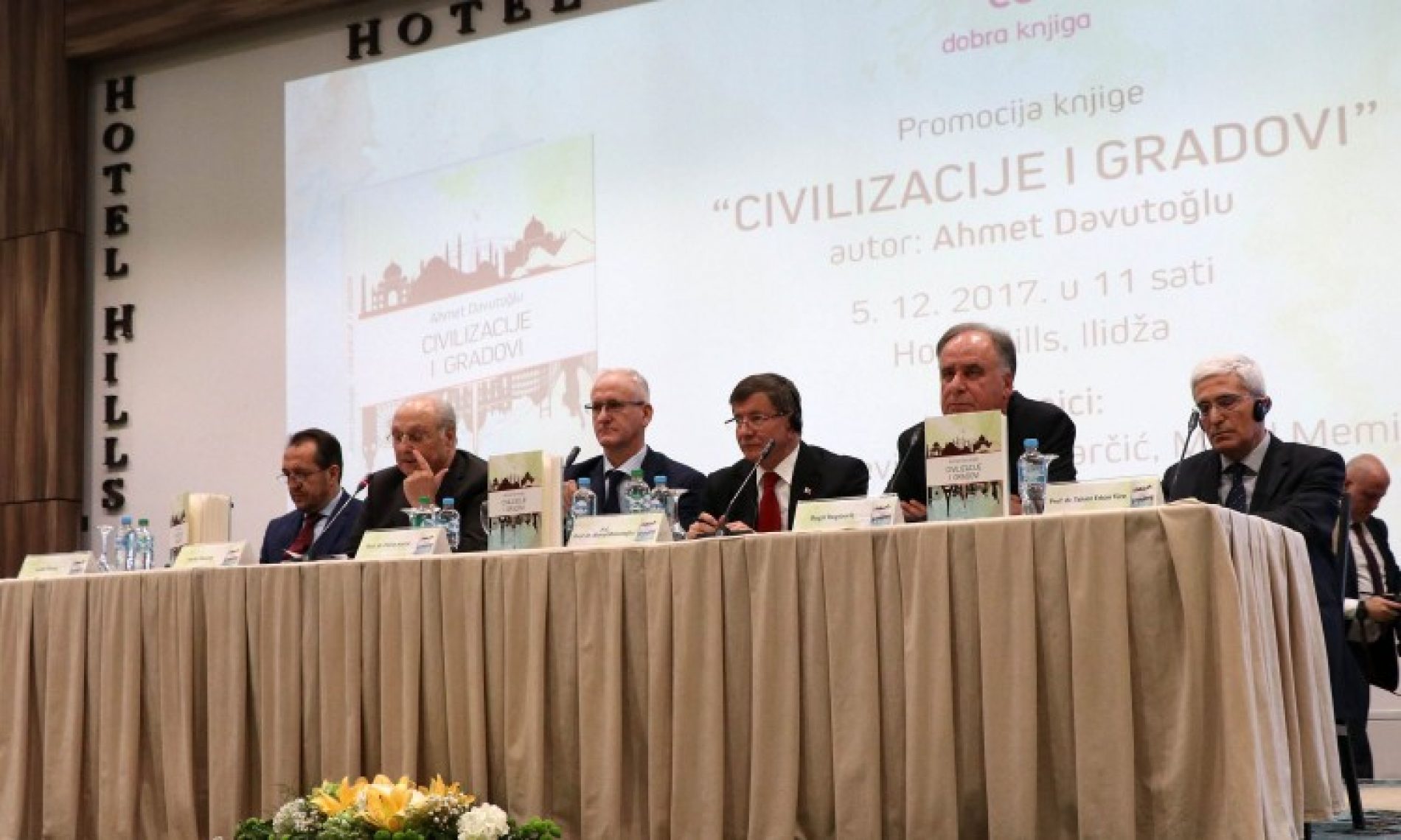 Davutoglu u Sarajevu predstavio svoju knjigu ‘Civilizacije i gradovi’