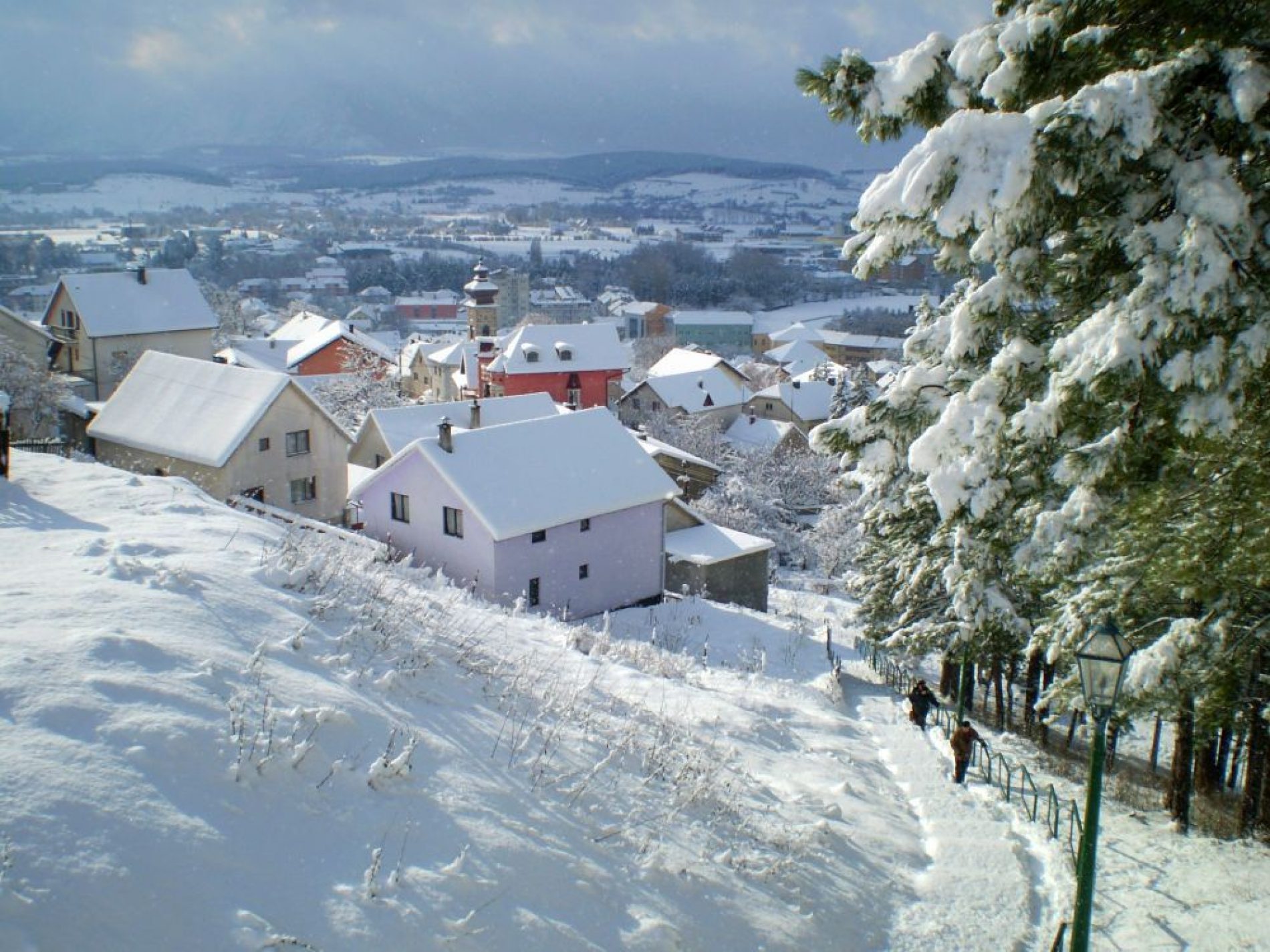 Zimska čarolija u Livnu, snijeg oblikovao prekrasne pejzaže