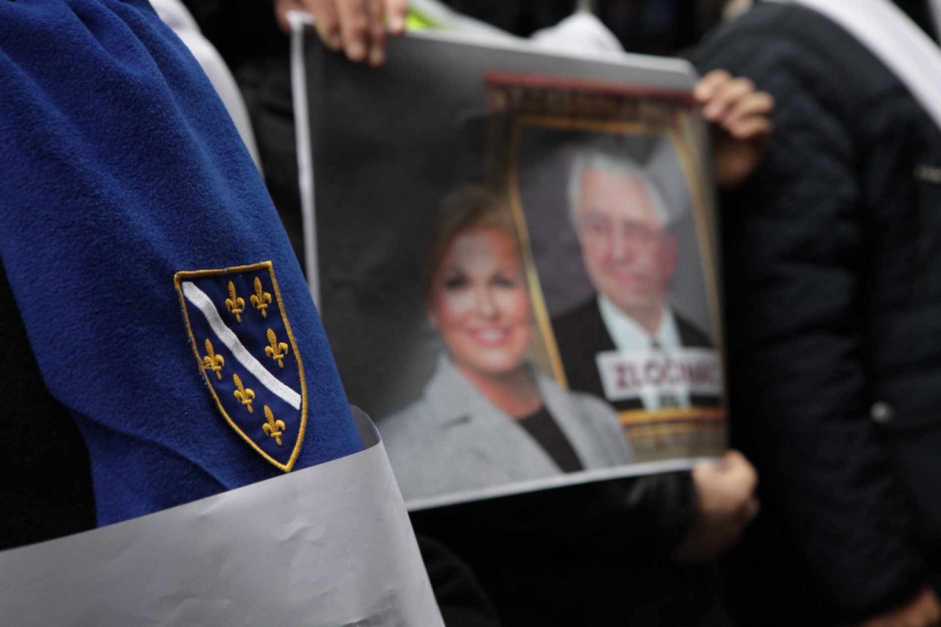 Protesti u Sarajevu: “NE tuđmanizaciji Bosne i Hercegovine i STOP ruskoj čizmi”