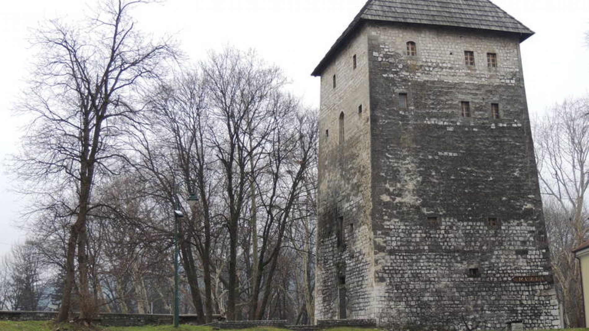 Bihaćka tvrđava – bedem na granici i ključ Bosne