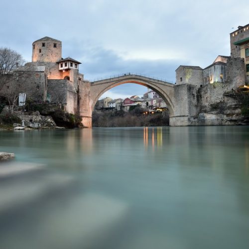 Mostar: Turisti i tokom zime uživaju u ljepotama čuvenog mosta