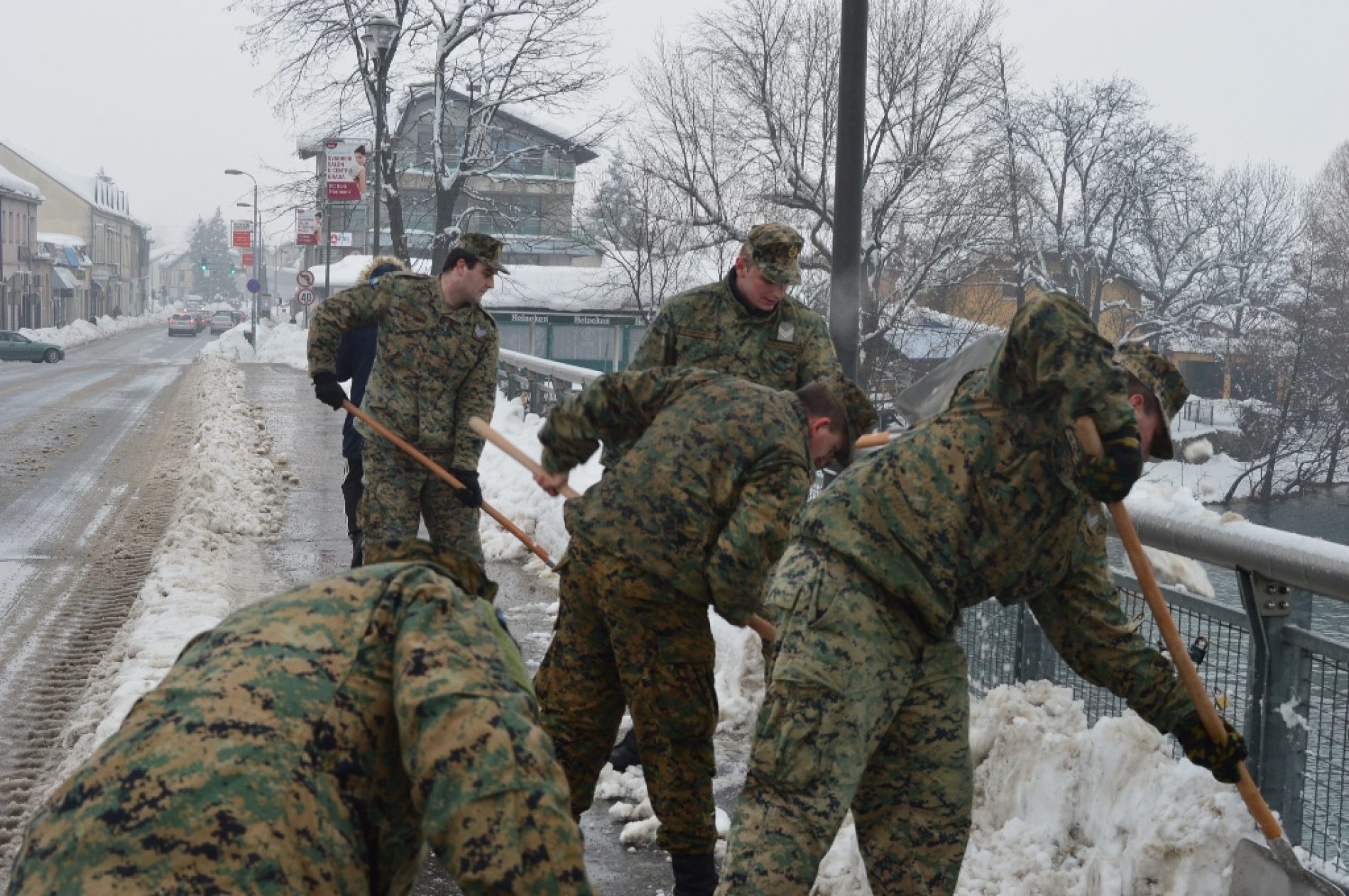 Bihać: Oružane snage Bosne i Hercegovine angažovane na čišćenju snijega
