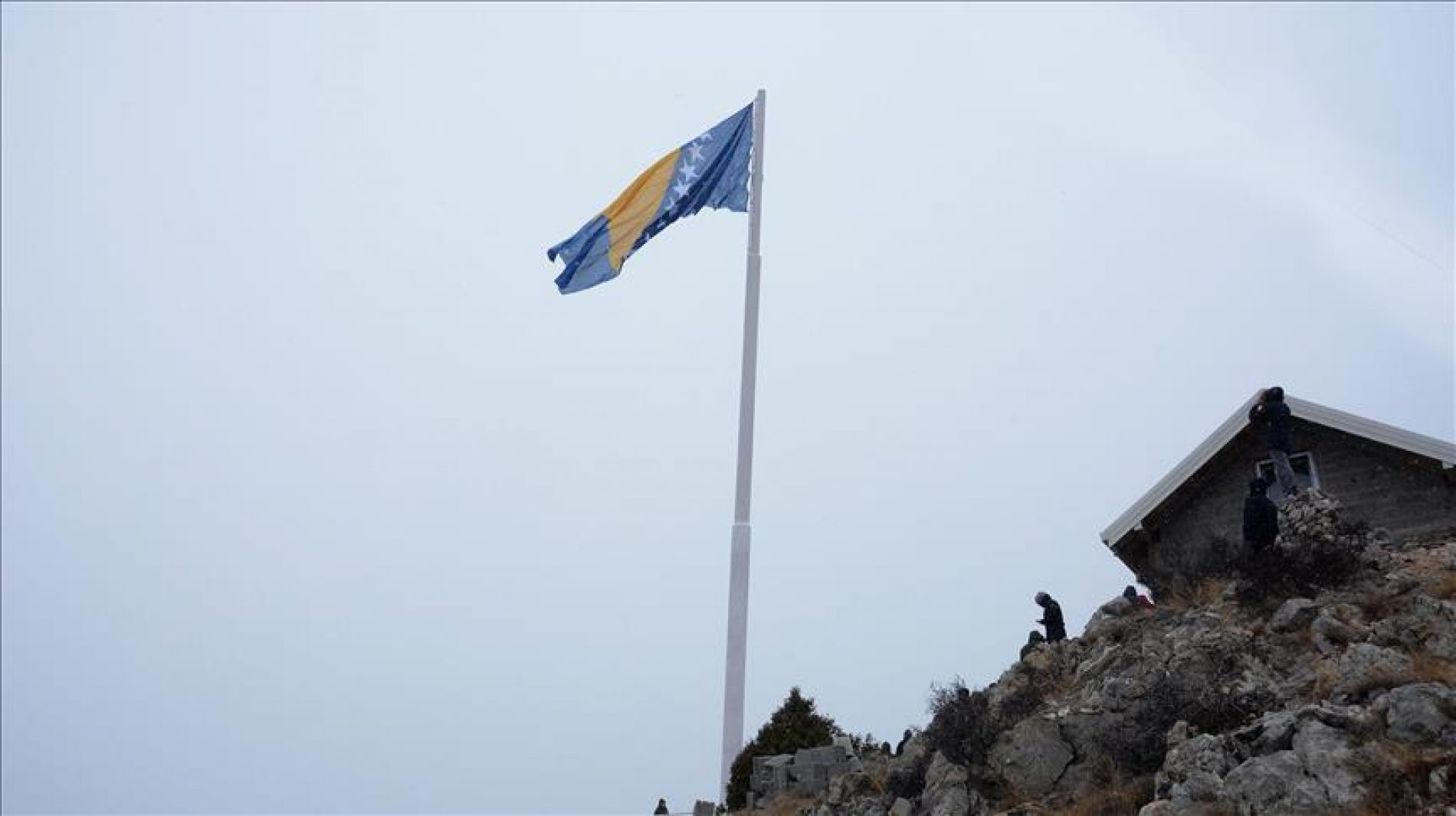 Dan nezavisnosti: Iznad Mostara se zavihorila jedna od najvećih zastava Bosne i Hercegovine