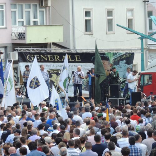 Bihać: Održan veliki skup podrške generalu Dudakoviću (FOTO)