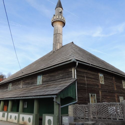 Bužim: Najstarija drvena džamija u Krajini (FOTO)