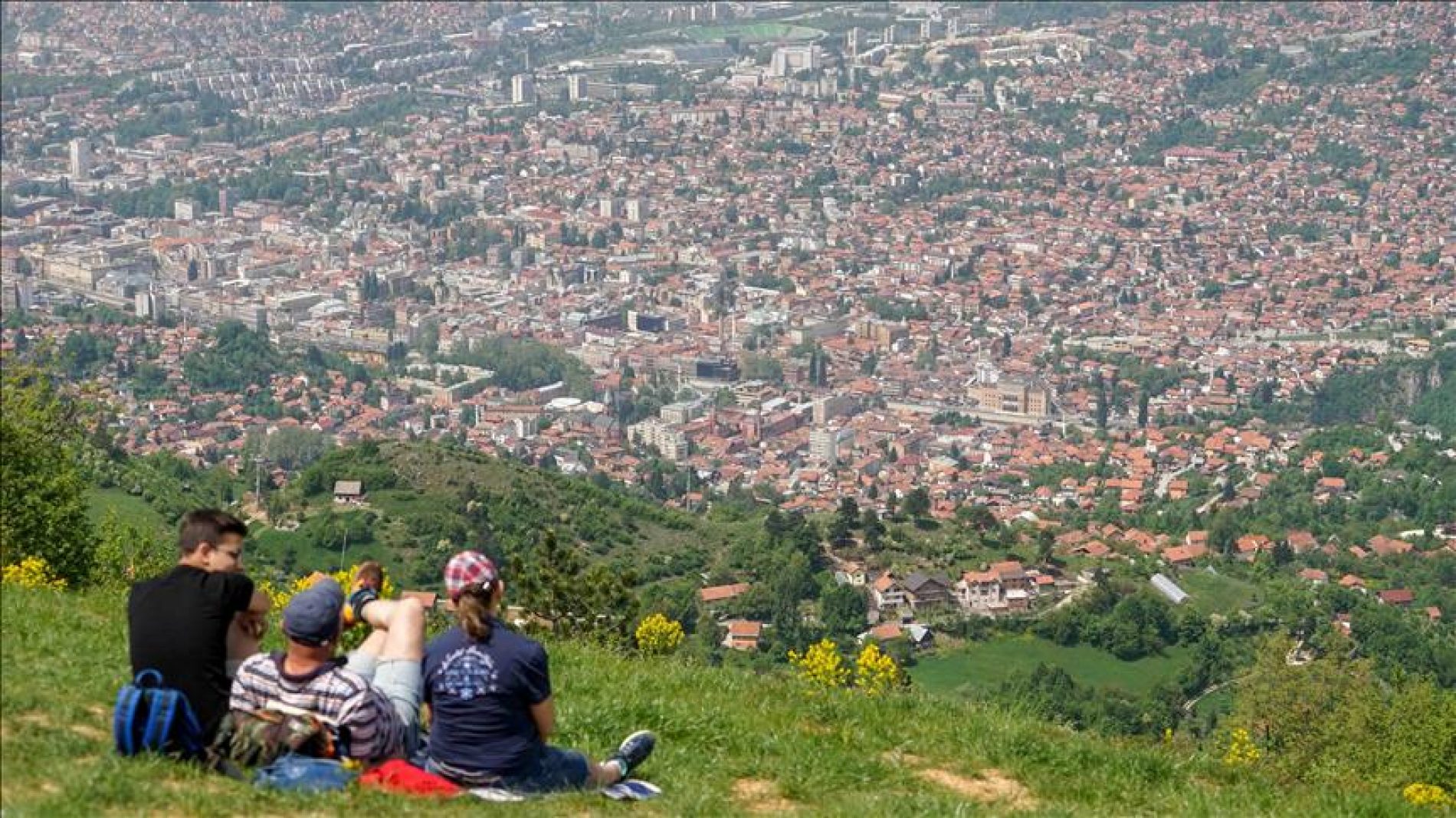 Na Trebeviću brojni izletnici: Turisti iz EU iznenađeni načinom obilježavanja 1. maja