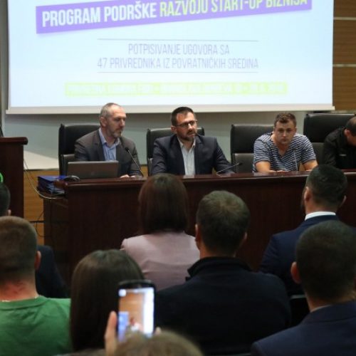 Ramić potpisao ugovore sa 47 povratnika za razvoj početnog biznisa (VIDEO)