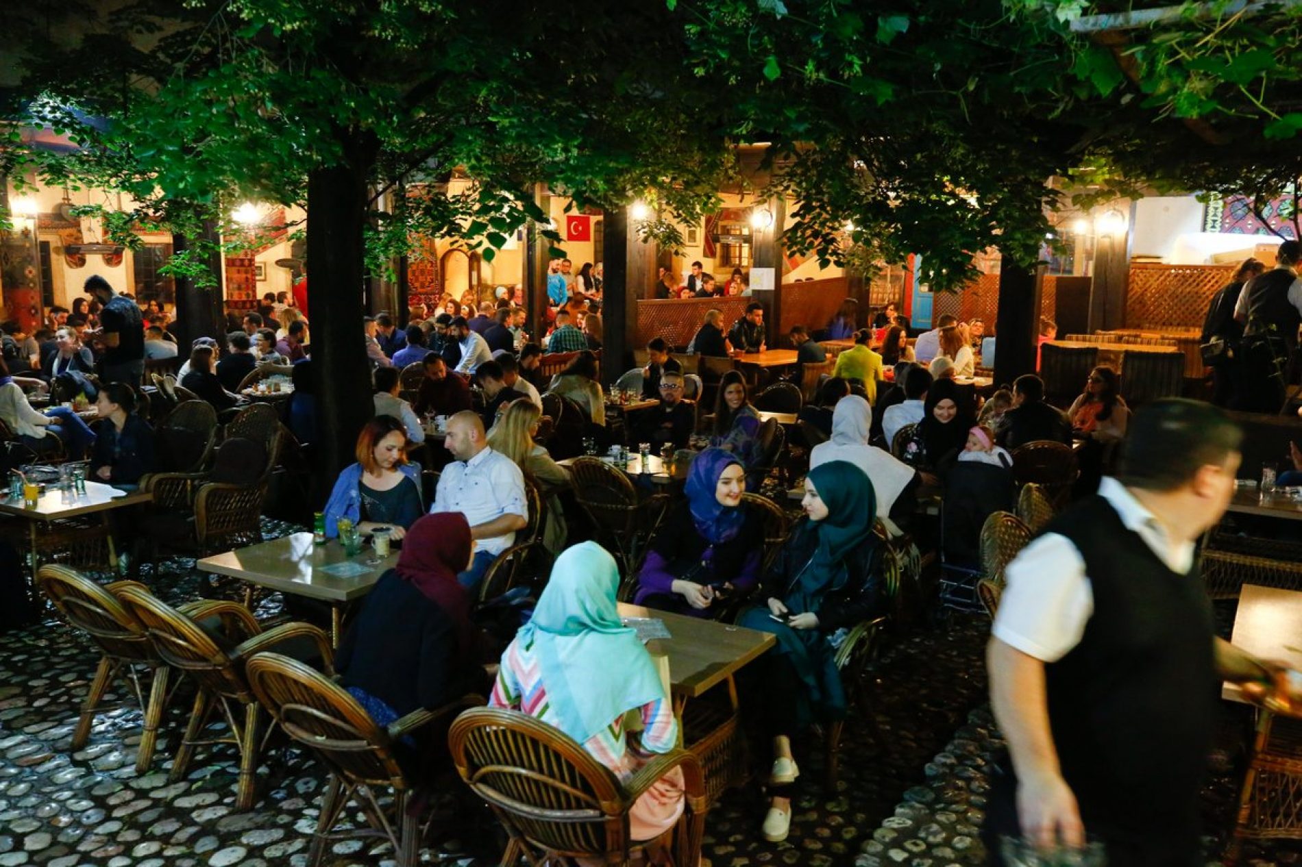 Sarajevo: Noćni život na Baščaršiji poseban je tokom ramazana