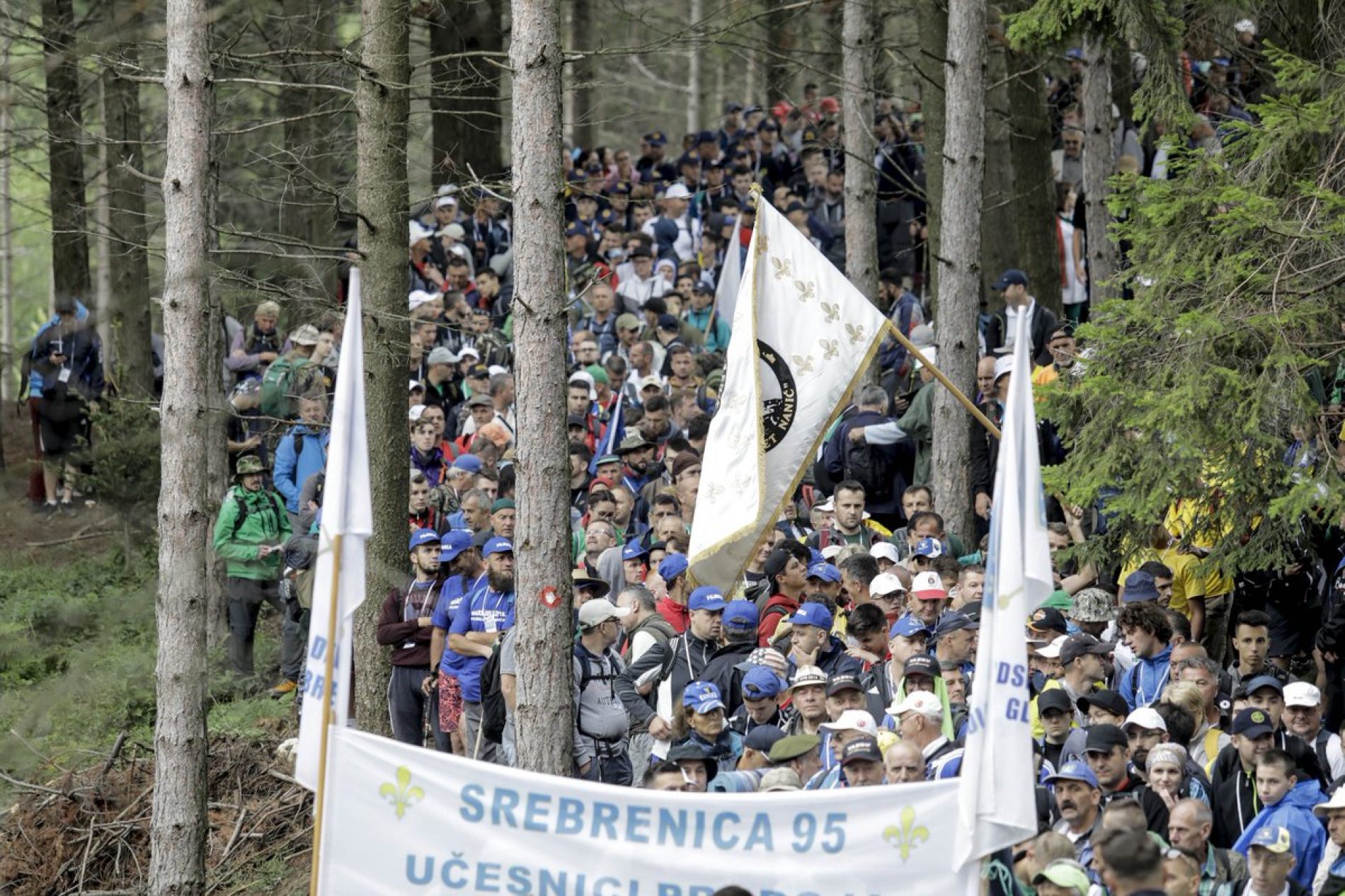 Iz Nezuka krenuo “Marš mira”: Više od 6.000 učesnika odaje počast žrtvama srebreničkog genocida