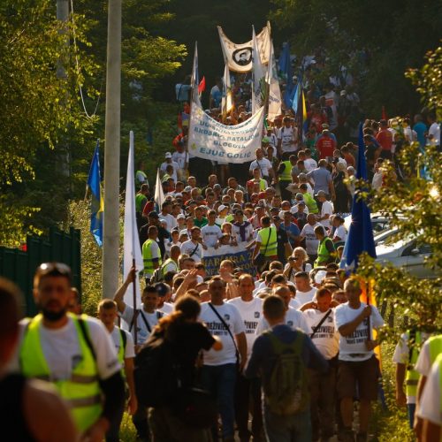 Sjećanje na “put smrti”: Učesnici Marša mira i Moto-maratona stigli u Potočare (FOTO)