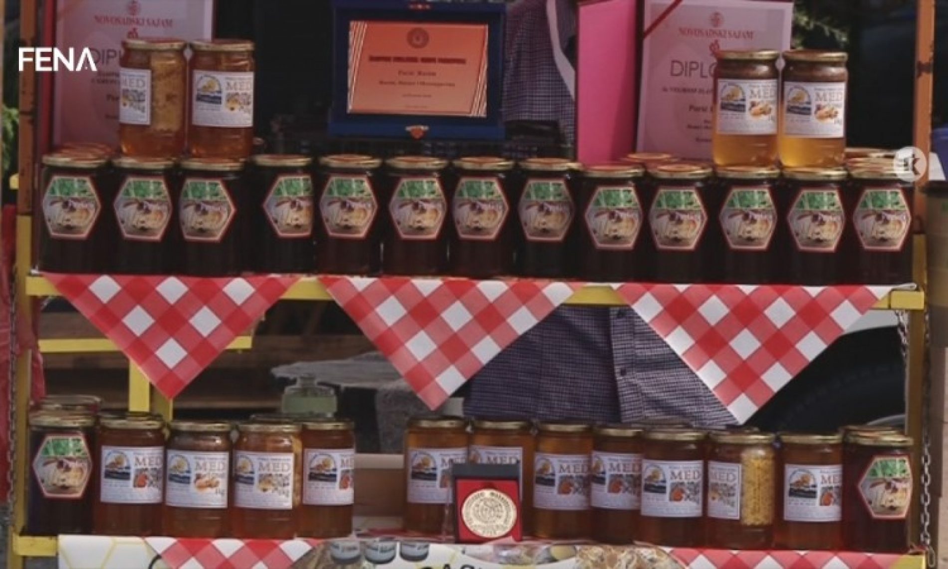 Više od 50 izlagača na sajmu pčelarstva u Tuzli (VIDEO)