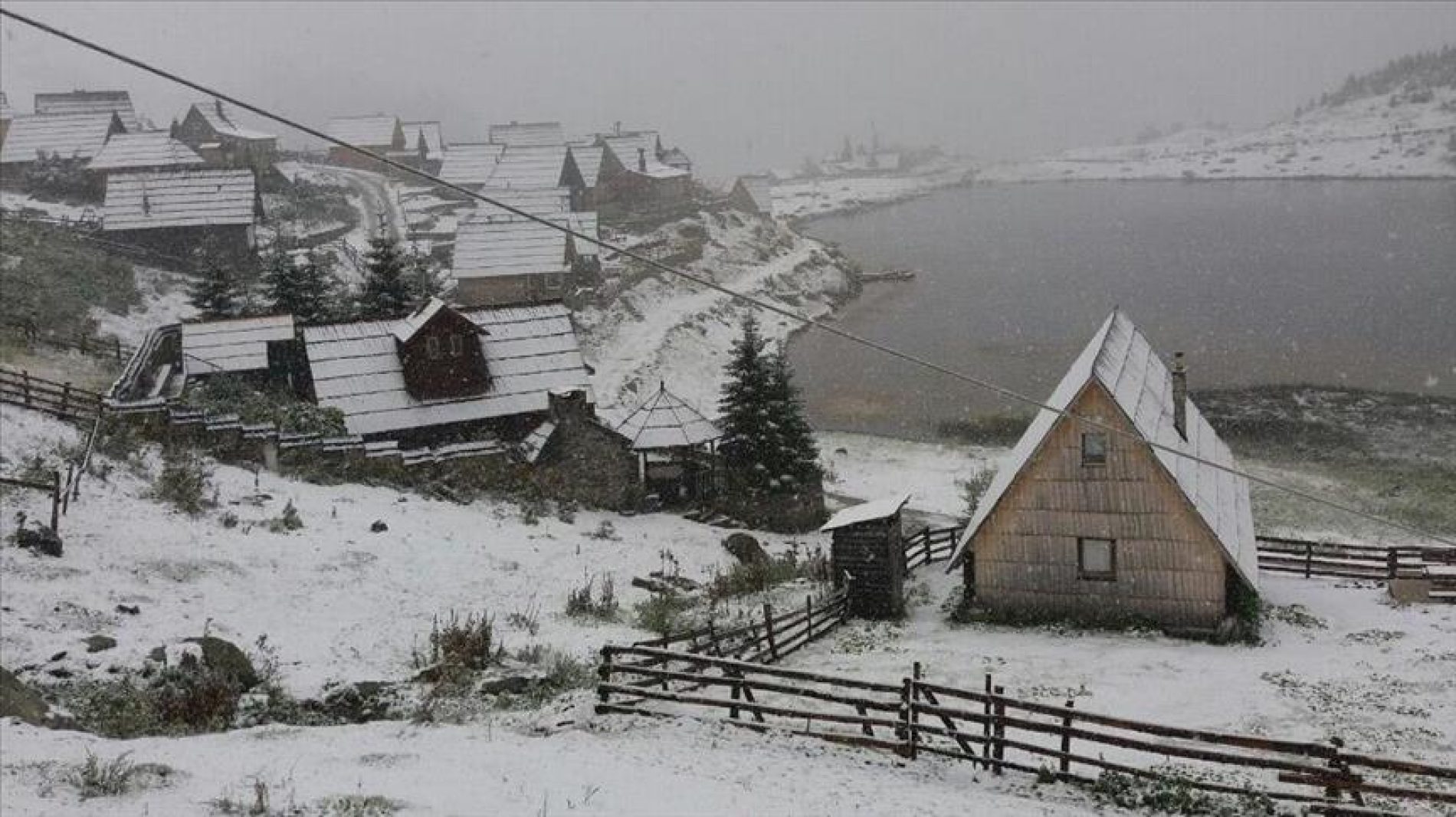 Na Prokoškom jezeru pao snijeg, na Bjelašnici temperatura zraka tri stepena ispod nule