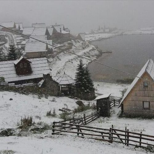 Na Prokoškom jezeru pao snijeg, na Bjelašnici temperatura zraka tri stepena ispod nule