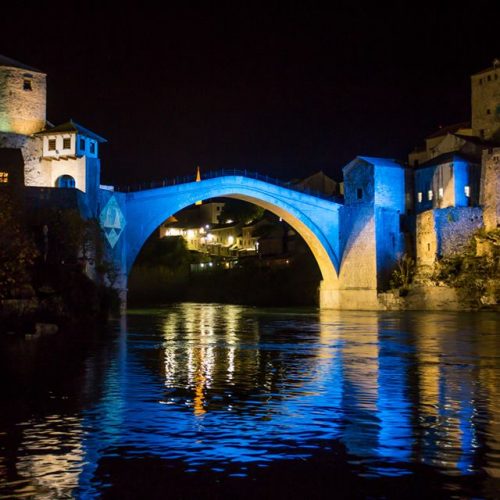 Stari most u Mostaru u znaku Međunarodnog suda pravde u Hagu