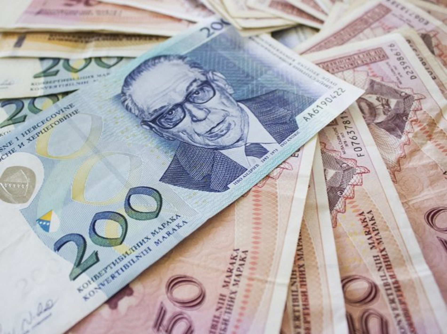 Prosječna plata u Bosni i Hercegovini sve bliže 900 BAM