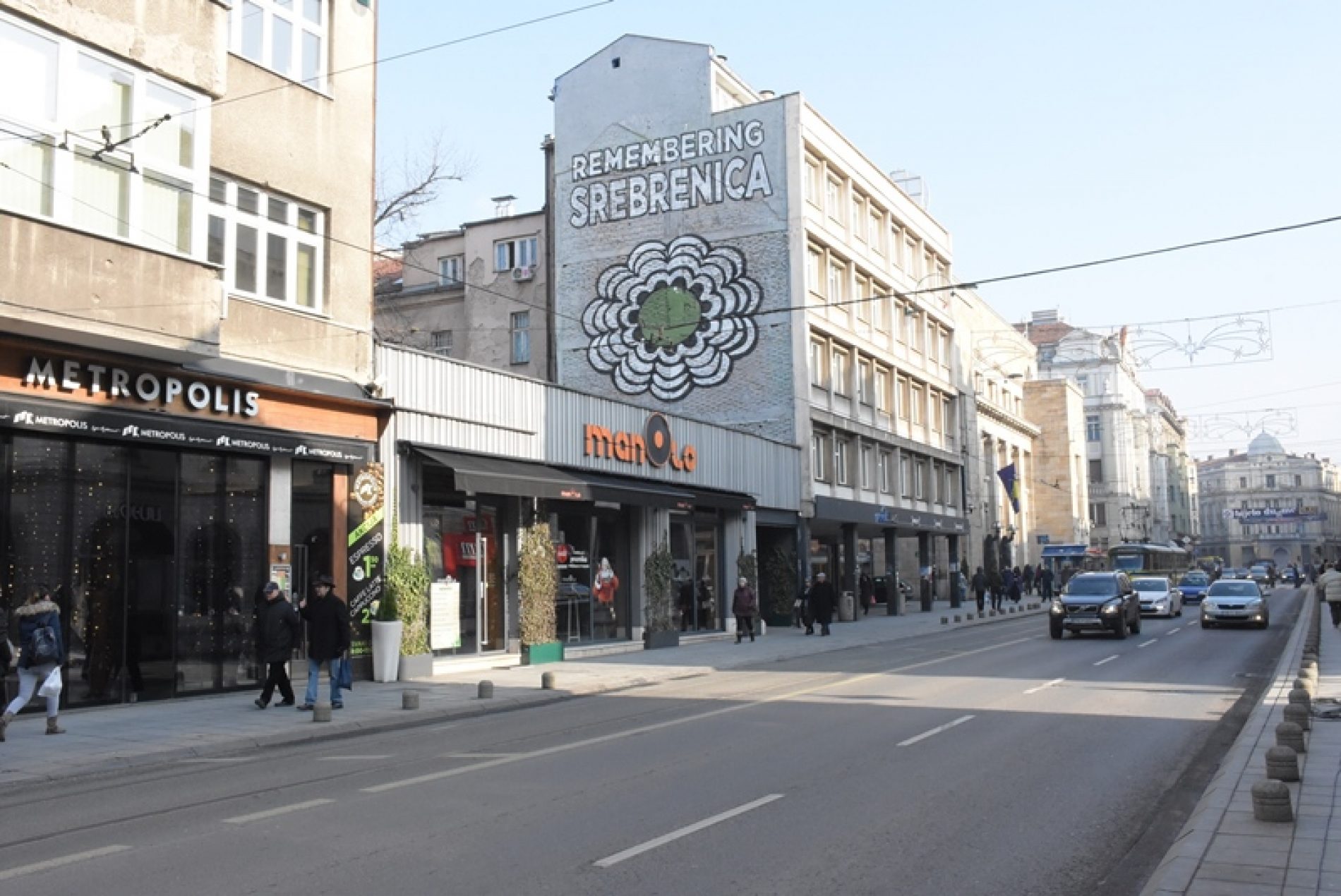 Sarajevo: Cvijet Srebrenice na fasadi „Olomanke“ u znak sjećanja na genocid