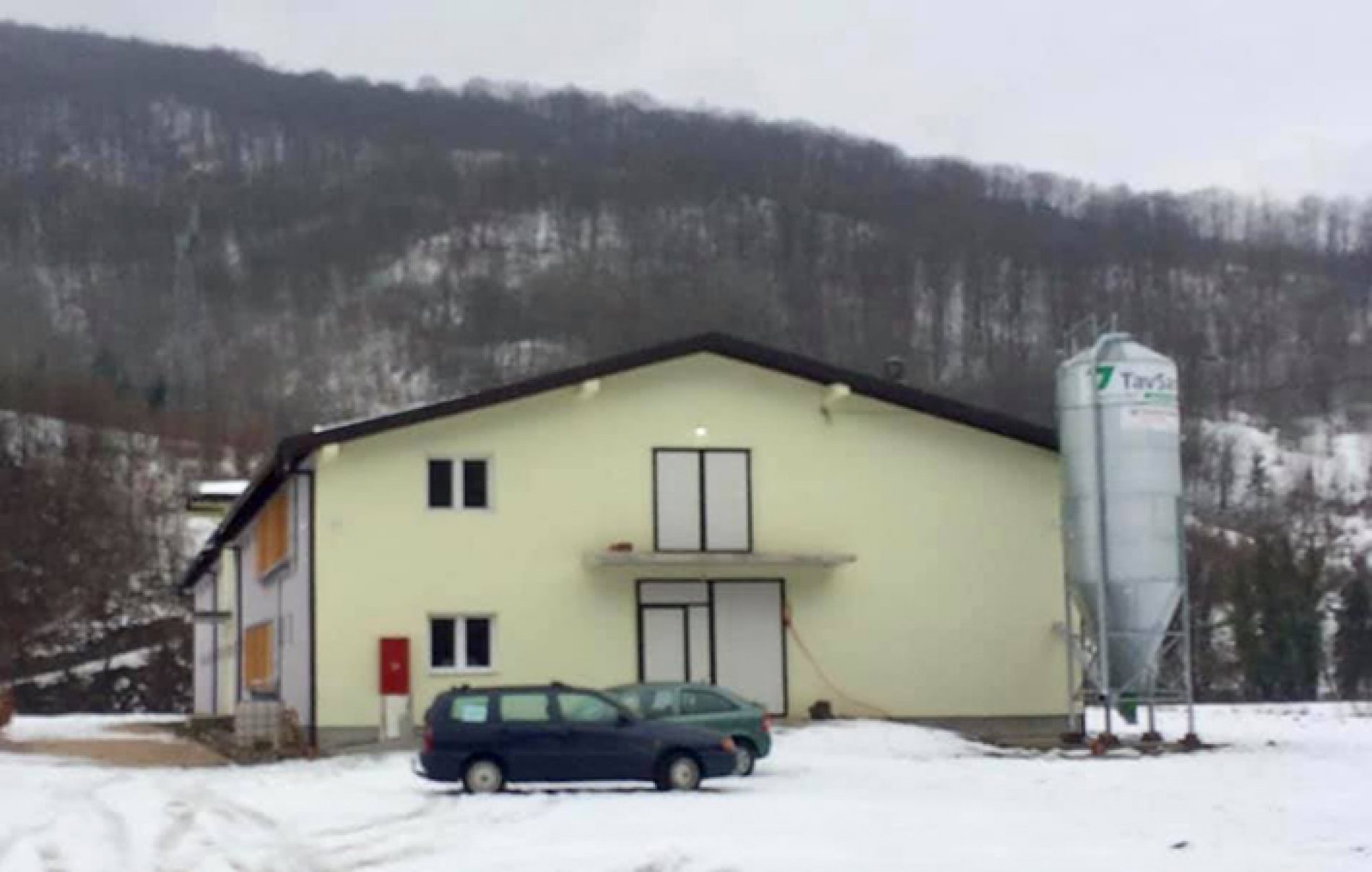 Povratničke priče: U Konjević Polju otvorena savremena farma pilića