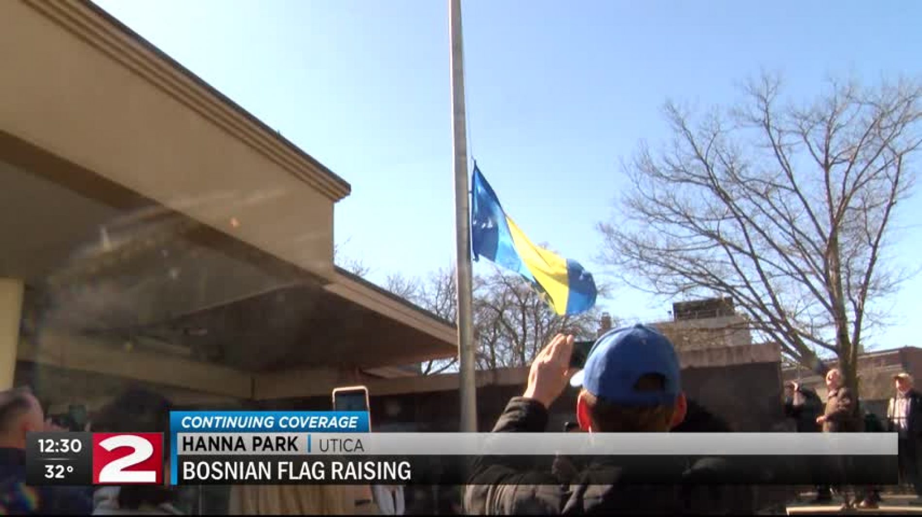 Bosanska zastava ispred Gradske vijećnice u američkom gradu Utica (Video)