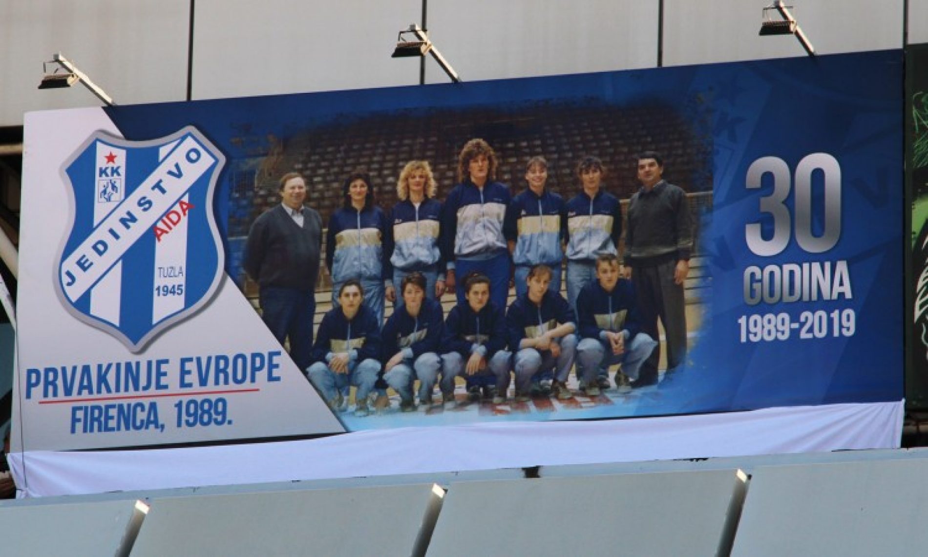 Krov „Mejdana“ krasi fotografija košarkaških prvakinja Evrope iz 1989. godine
