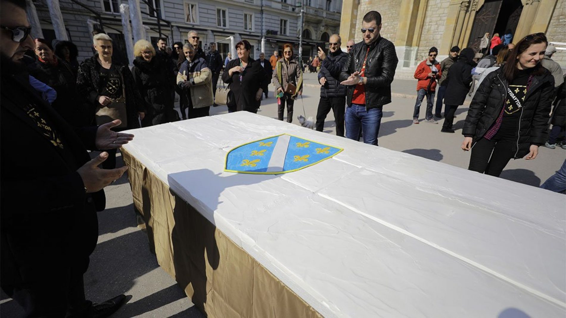 Sarajevo: Povodom Dana bosanske nezavisnosti – torta u obliku zastave sa ljiljanima