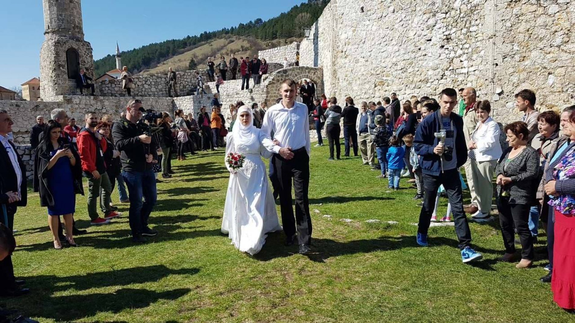 Vjenčanje pet parova na tvrđavi Stari grad u Travniku