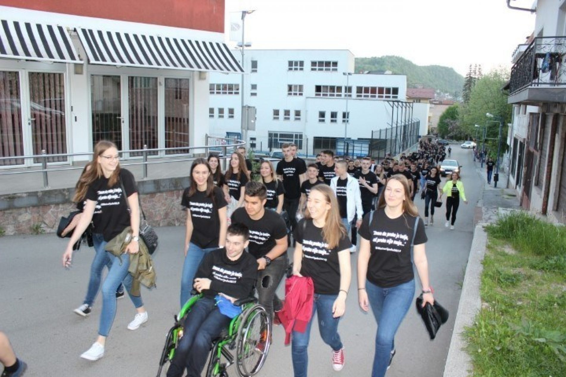 Maturanti Bosanske Krupe: ‘Znam da preko je bolje, ali preko nije moje’
