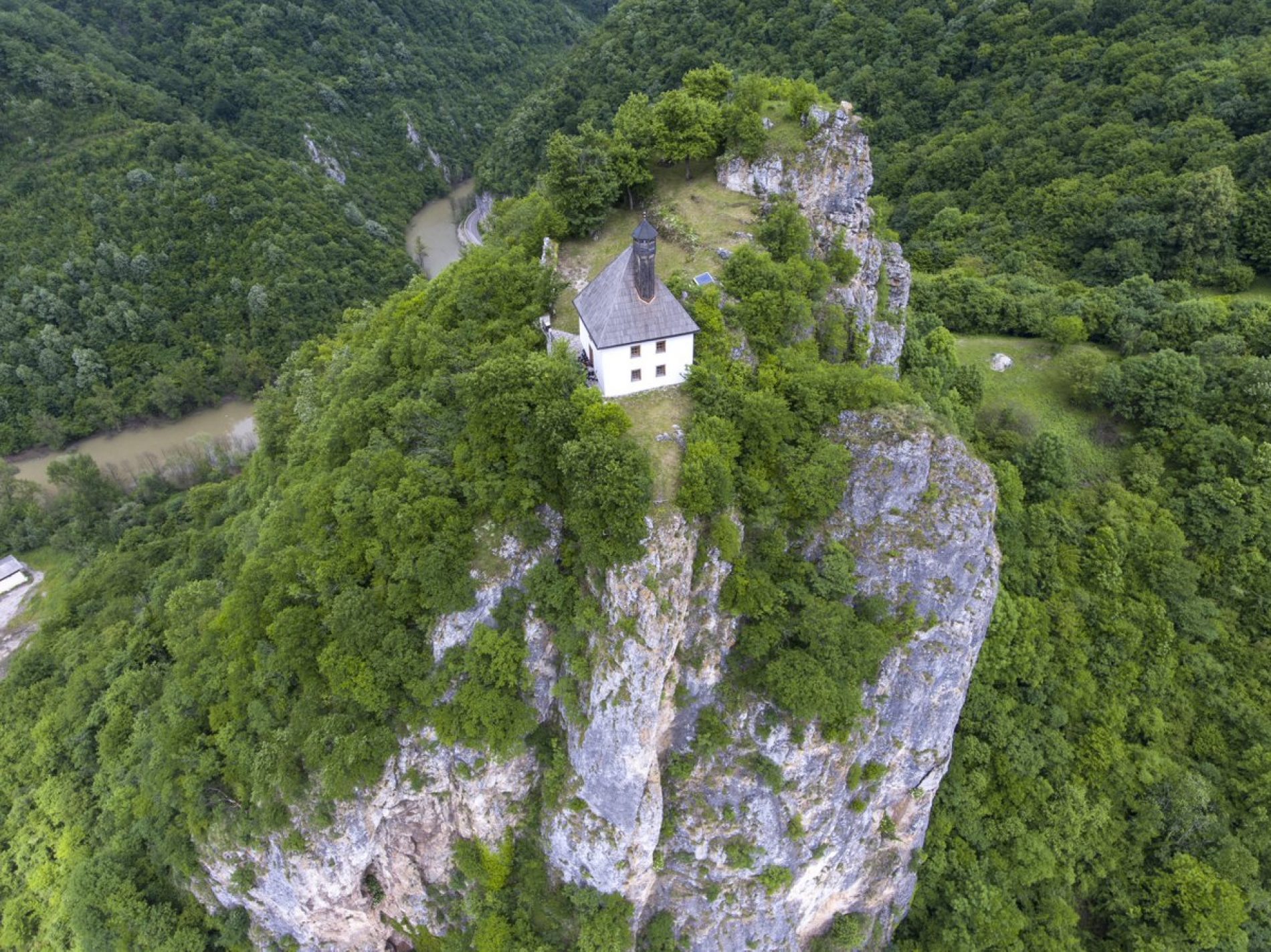 Molitva na stijeni: Kušlat džamija u Podrinju