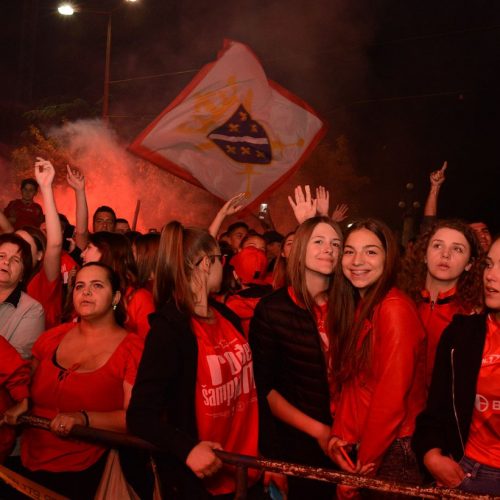 MOSTAR: Hiljade ljudi slavi povratak Veleža u Premijer ligu